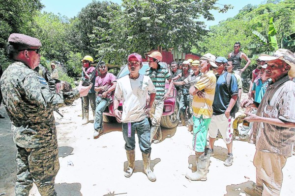 Hoy deciden si rescatan cuerpos de 8 mineros