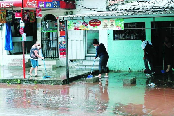Fuertes lluvias por Gamma causan daños e inundaciones en Honduras