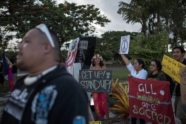 Gobernador de Guam a favor de dar 'puñetazo en la naríz' a Kim Jong-un