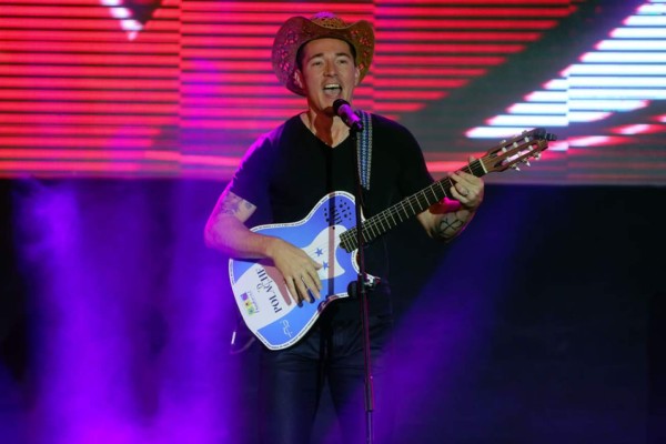 Polache ya puede cantar en Estados Unidos