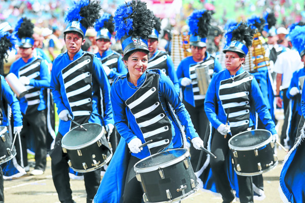 Las palillonas, las reinas de los desfiles patrios en Honduras