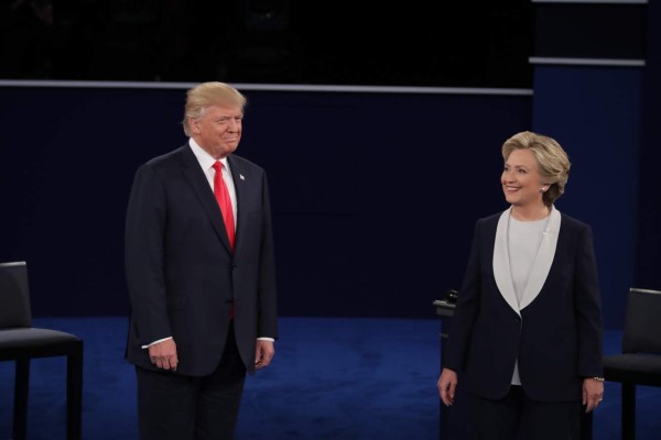 Trump y Clinton cruzan ataques sobre escándalos sexuales en segundo debate