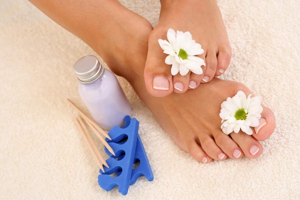 La humedad y el calor pueden hacer aparecer hongos en los pies