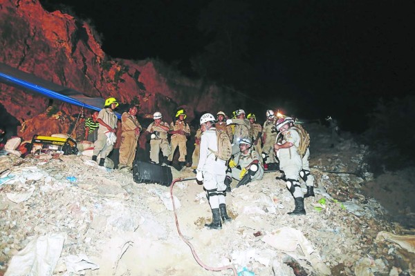 Cuerpos de socorro no descansan por rescatar a mineros hondureños
