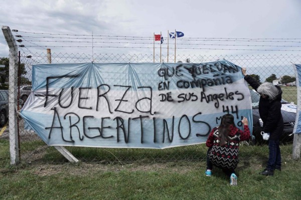 Submarino perdido: Le quedan dos días de vida a la tripulación