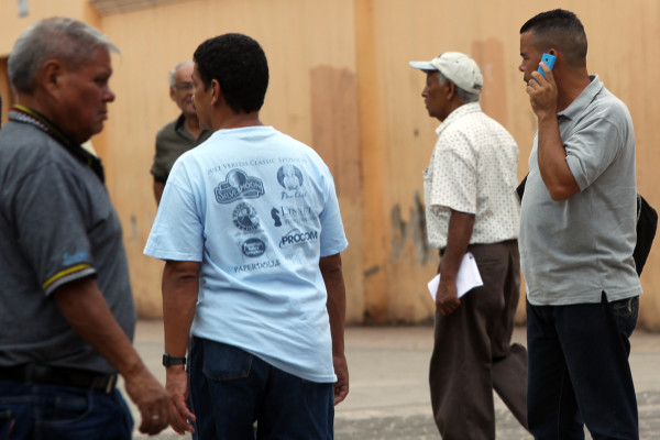 Prohibirán a telefónicas vender chips sin registro serio