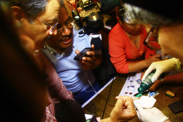 Honduras: Mauricio Villeda vota en Tegucigalpa acompañado de sus seguidores