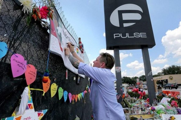 Familiares de tres víctimas de Pulse demandan a Google, Facebook y Twitter