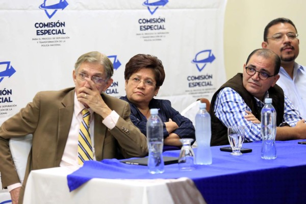 Comisión Depuradora lanza plataforma para denunciar a policías corruptos