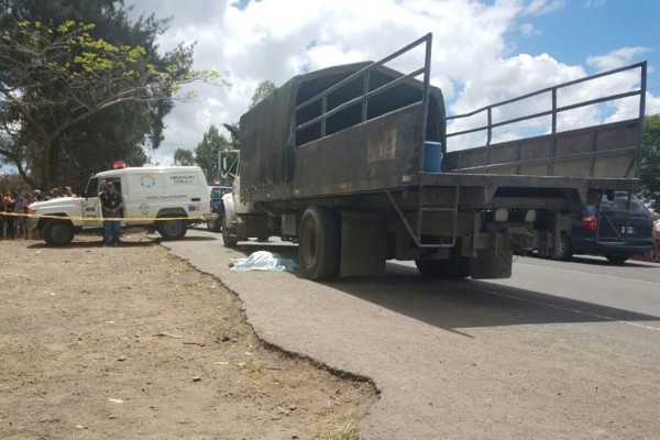 Joven muere atropellado por volqueta en Tegucigalpa