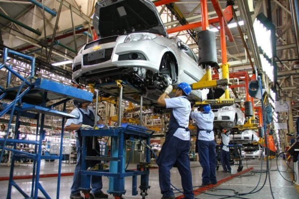 Industria automotriz de Venezuela cae 83%