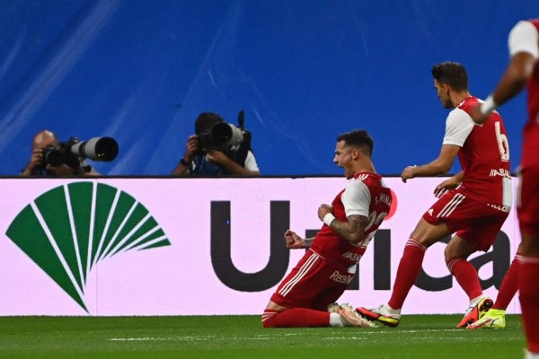 Terrible error en el Real Madrid: Santi Mina marcó el primer gol en el renovado Santiago Bernabéu