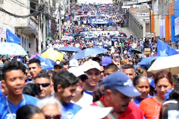 Nacionalistas celebran superar meta de 1.5 millones de firmas por la reelección