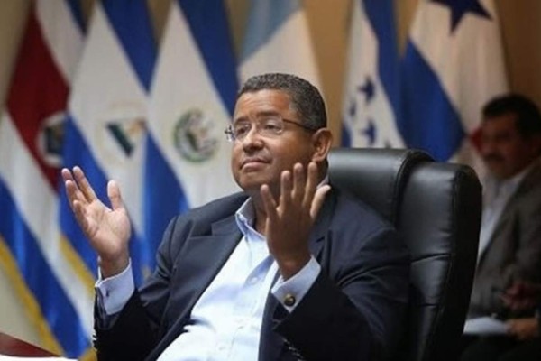 Desconocen paradero del expresidente salvadoreño Francisco Flores