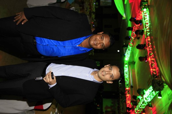 Grupo Elektra festeja su gran noche navideña