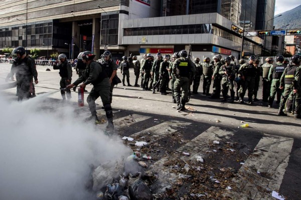 Venezuela: muere estudiante herido durante represión de protesta opositora