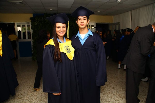 Alumnos de la Escuela Internacional Sampedrana se gradúan