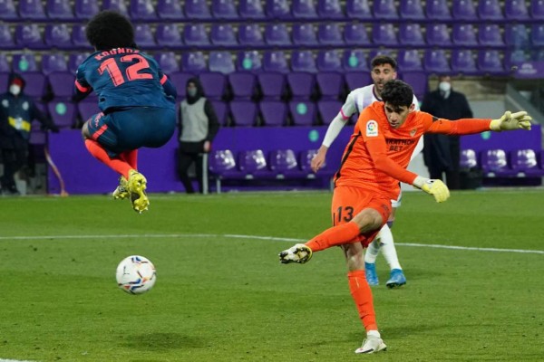 Sevilla's Moroccan goalkeeper Yassine Bounou Bono scores during the Spanish League football match between Real Valladolid and Sevilla at the Jose Zorrilla stadium in Valladolid on March 20, 2021. (Photo by Cesar Manso / AFP)