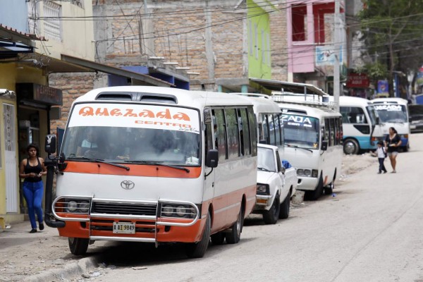 Paralizada otra ruta de buses en la capital por extorsiones