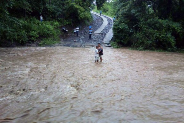 Fuertes lluvias siguen provocando inundaciones y daños en el país