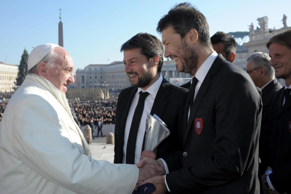 San Lorenzo regala su copa a Francisco