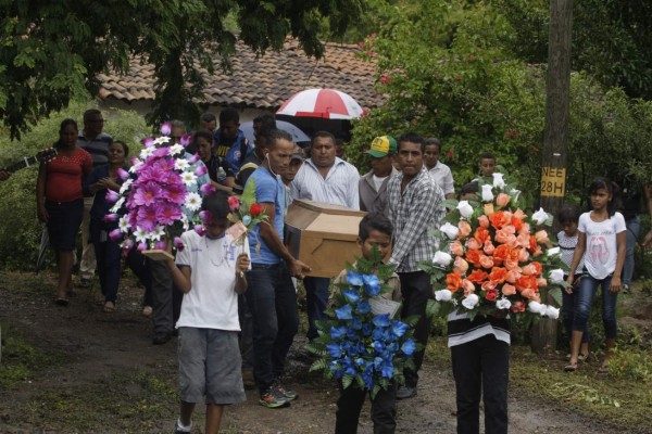 Dan el último adiós a jóvenes ahogados en poza de la zona sur