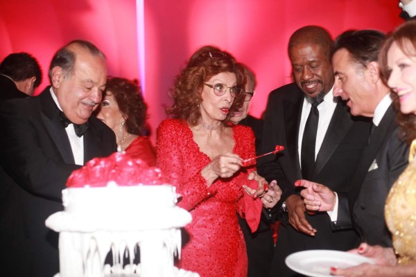 Carlos Slim festeja 80 años a Sophia Loren
