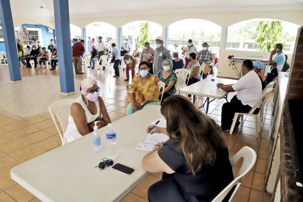 Unos 8,000 asegurados se vacunaron contra el covid en el valle de Sula