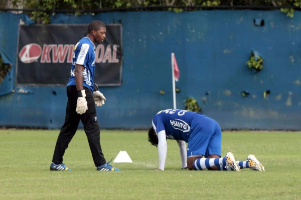 Costly y Donis salen lesionados en práctica de Selección de Honduras
