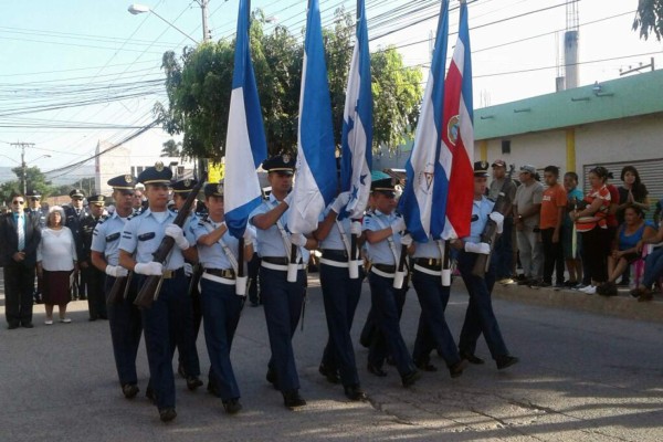 Alegría y civismo en Honduras por aniversario de la patria