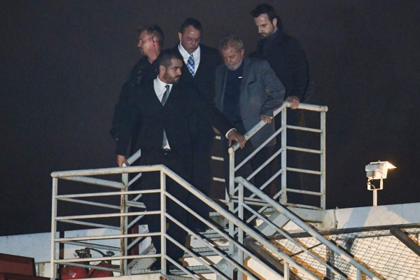 Lula, un año en prisión y un complicado futuro por delante