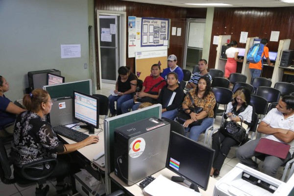 Trabajo tiene 800 plazas para call center, faltan candidatos con el perfil que exigen