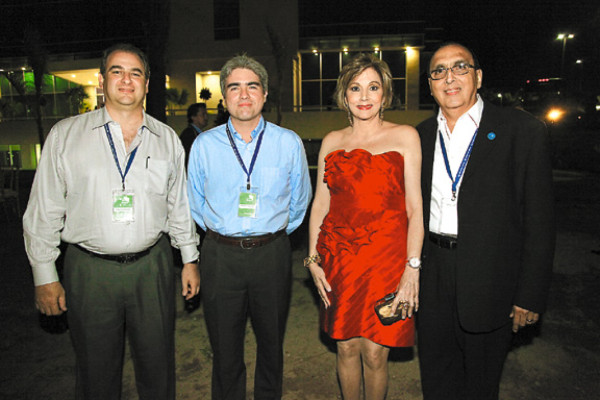 Fiesta catracha en jardines de Altia