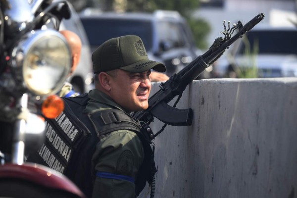 Ofensiva de Guaidó intenta deponer a Nicolás Maduro