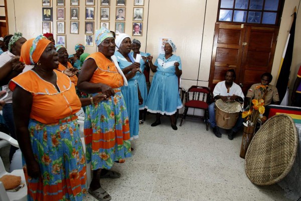 Orgullosos y bailando punta, garífunas ceibeños inician mes de la Herencia Africana