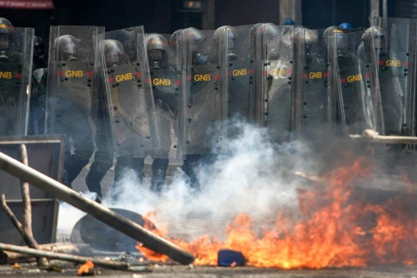 Venezuela: dos policías heridos a disparos en una localidad en la que hubo una manifestación