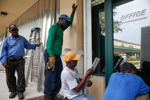 Huracán Dorian cambia de rumbo y se dirige a las Carolinas