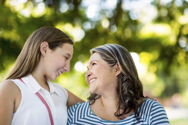 La primera menstruación: claves para orientar a su hija