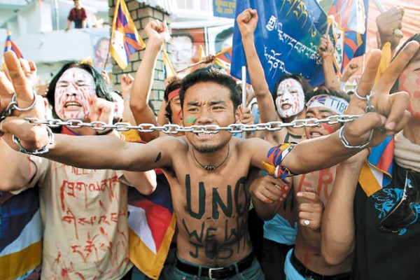 El Dalai Lama llama a los tibetanos a la calma y amenaza con renunciar