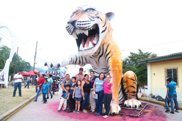 Trinidad ardió de entusiasmo con sus chimeneas