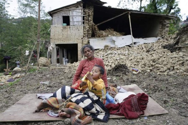 Número de muertos por terremoto de Nepal supera los 4,000