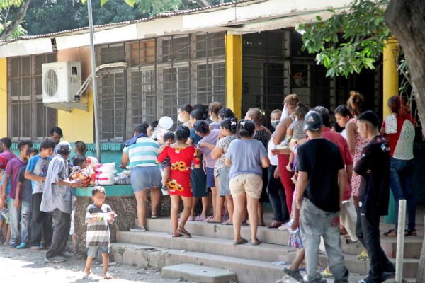 Miles de damnificados están a merced del covid-19 en albergues