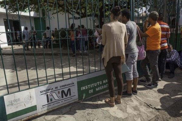 México devuelve a los primeros cubanos tras cierre migratorio