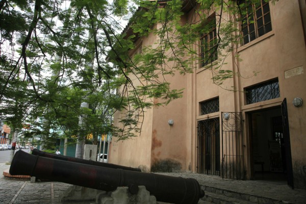 Cita para hablar sobre monedas de Honduras