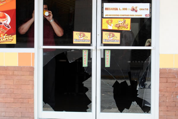 Tropas y policía recupera el control del centro