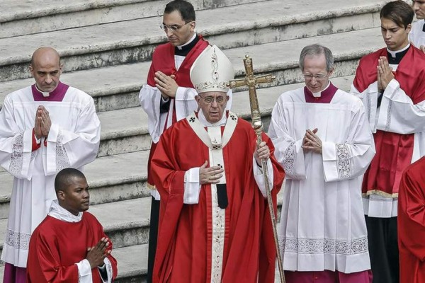 El Papa pide defender el derecho de mujeres a participar en todos los ámbitos