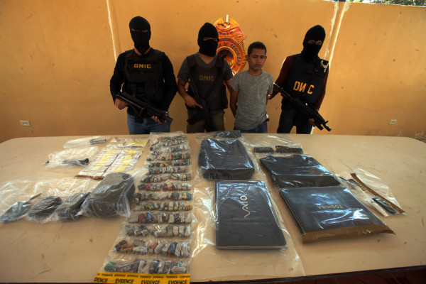 Lo capturan en Tegucigalpa en posesión de 145 carrucos de marihuana