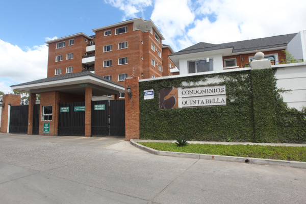 La Policía allana 5 casas al exdirector del Seguro Social de Honduras