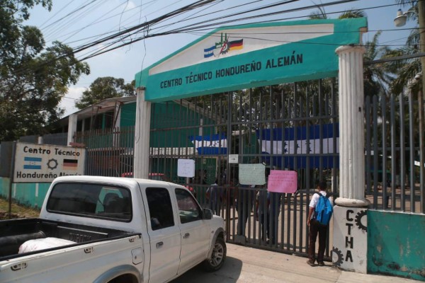 Estudiantes se toman el Centro Técnico Hondureño Alemán