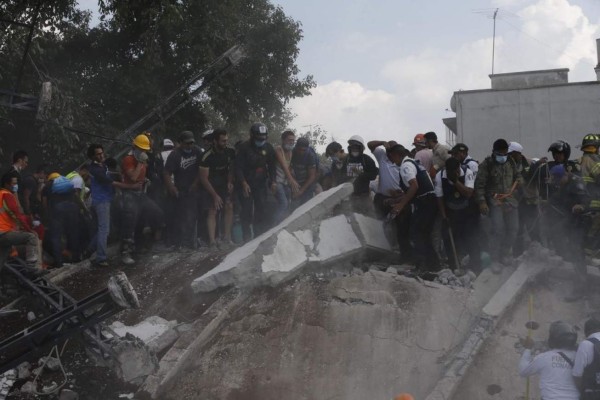 Voluntarios de Topos Chile viajan a México para labores de búsqueda y rescate